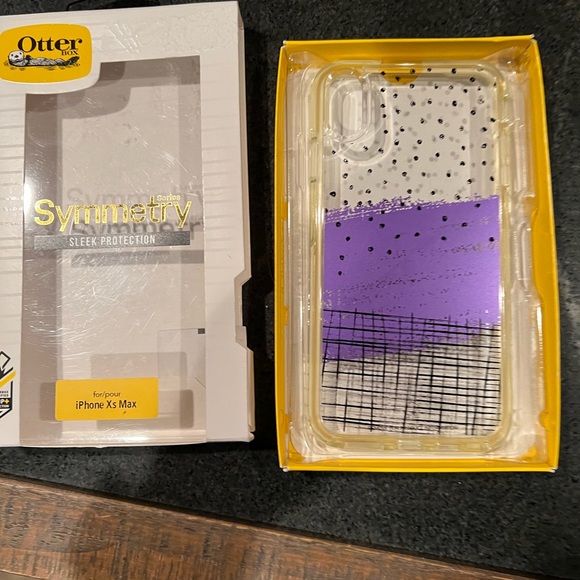 iPhone XS Max Otterbox Case - Picture 1 of 3